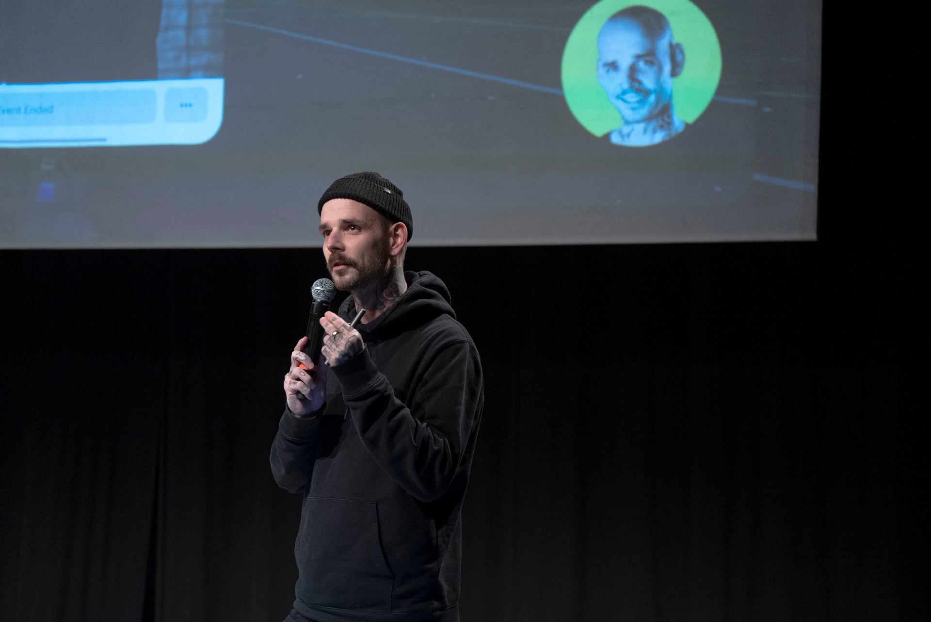 Kamil Aujesky prednáša